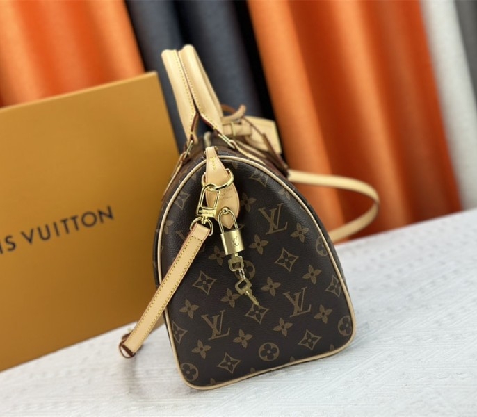 L0vis Vvtt0n Monogram Canvas Speedy P9 Bandouliere 30 Bag