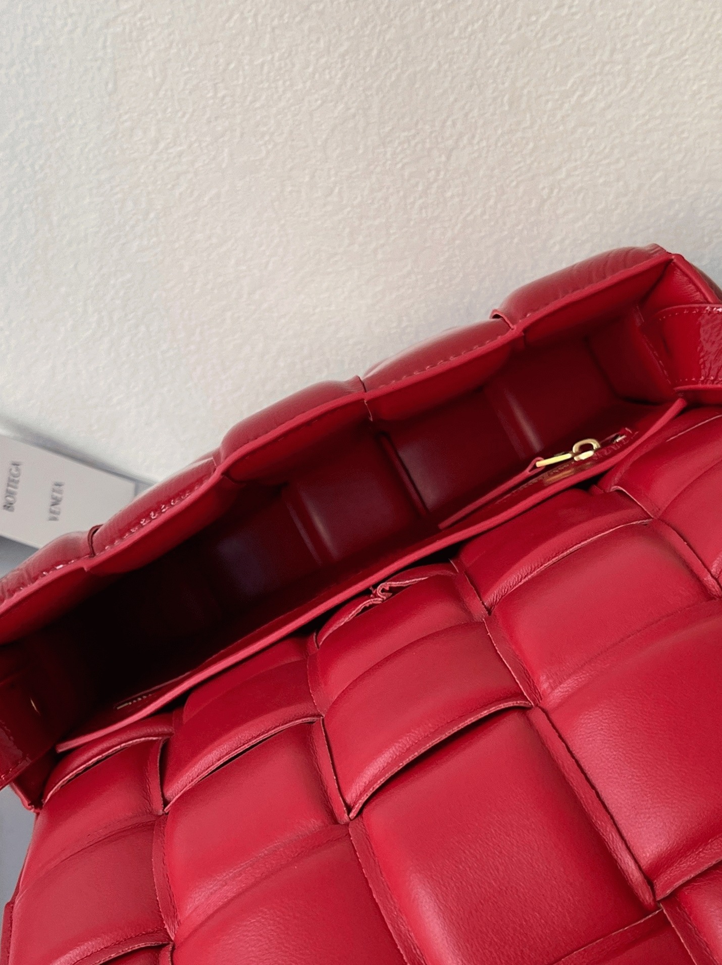 Top Quality Knockoff B0tt*ga Ven*ta Padded Cassette Bag In Red