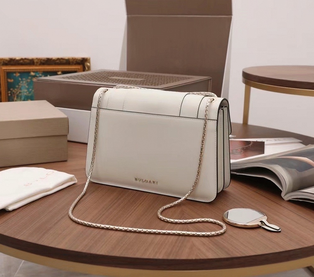 Replica Bv1g*ai Serpenti Forever Medium Shoulder Bag White Calfskin