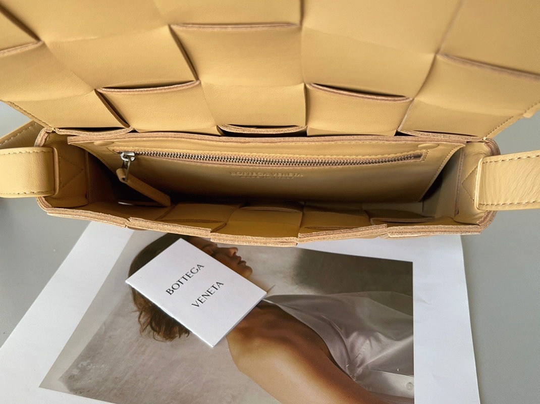 Top Quality Knockoff B0tt*ga Ven*ta Cassette Bag In Almond