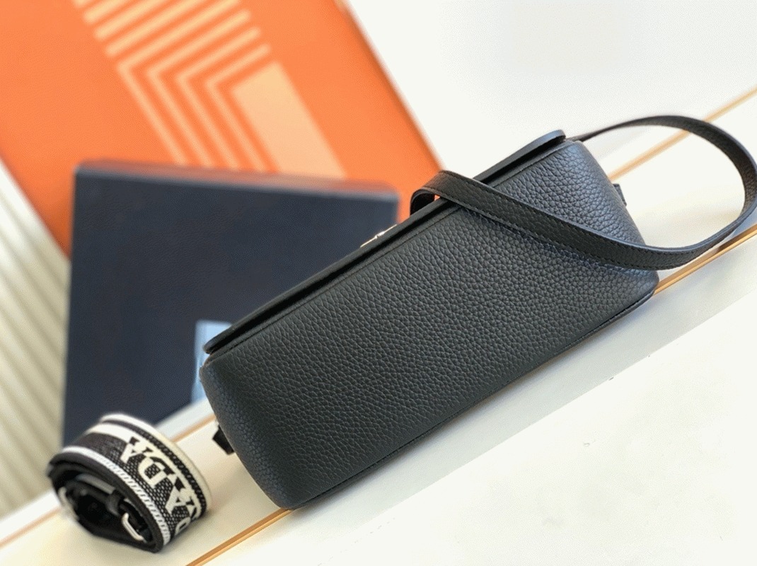 Pra*a Flap Shoulder Bag Knockoff in Black
