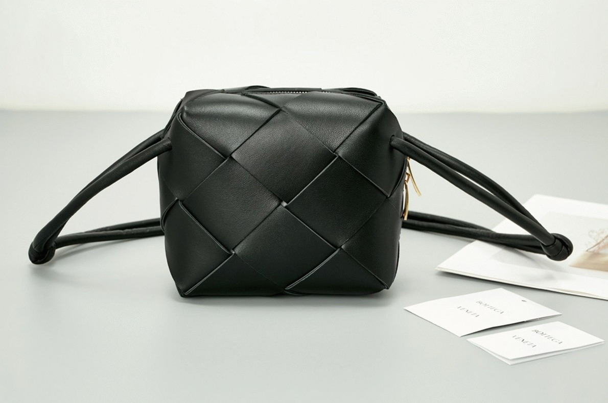 Replica B0tt*ga Ven*ta Mini Cassette Camera Bag Black