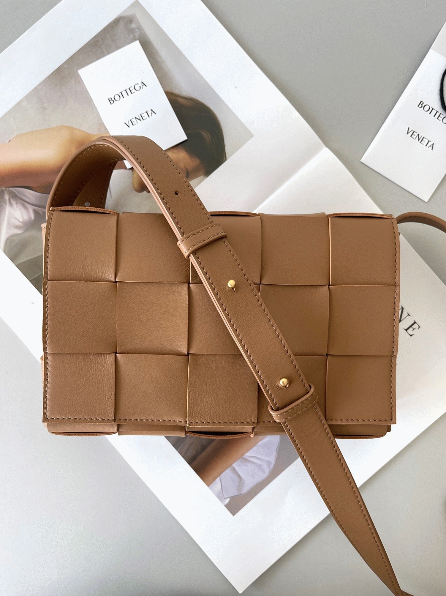 Top Quality Fake B0tt*ga Ven*ta Cassette Bag In Caramel
