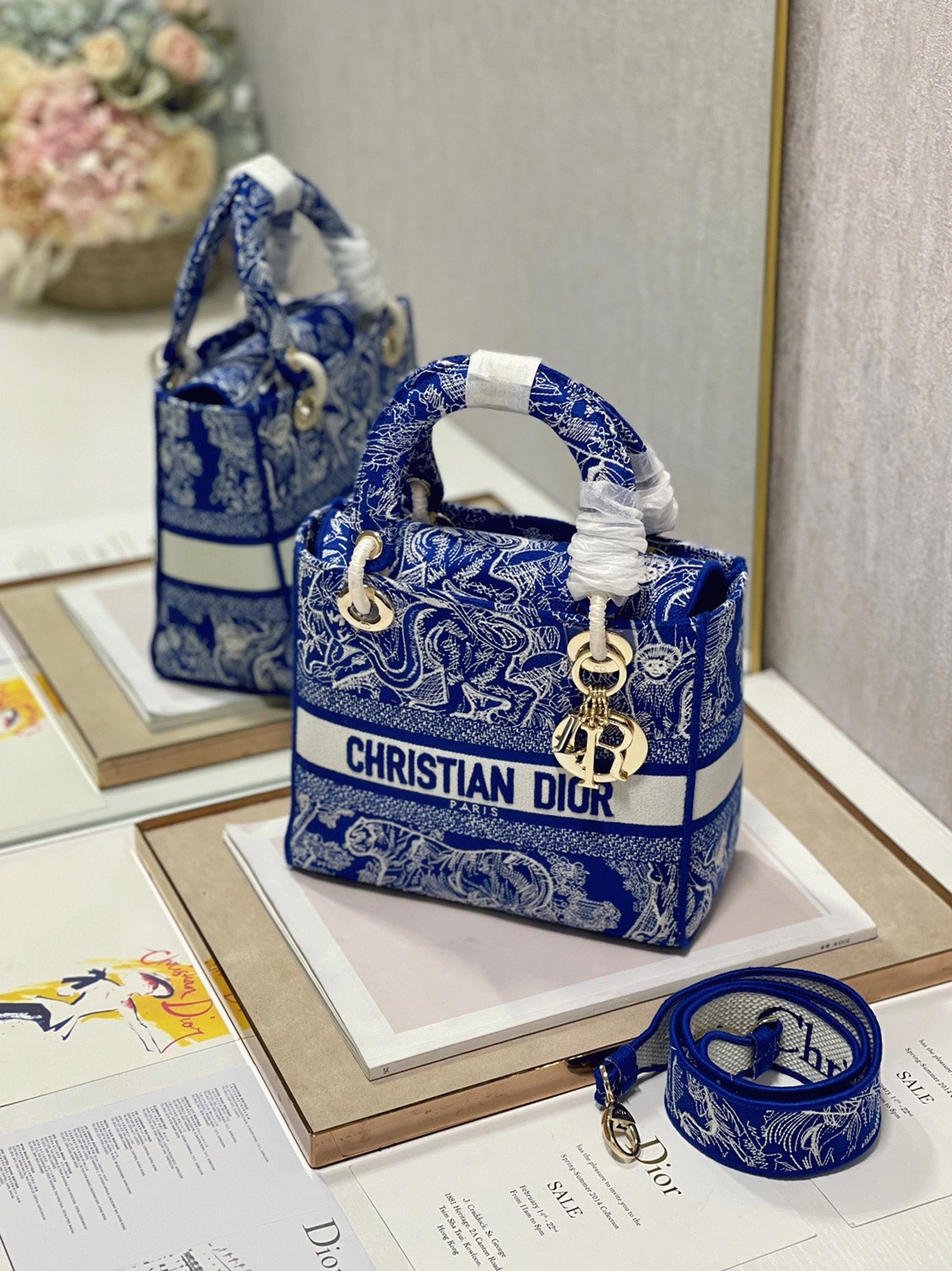 D10r Lady D-Lite Medium Bag Fake in Fluorescent Blue Toile de Jouy Reverse Embroidery