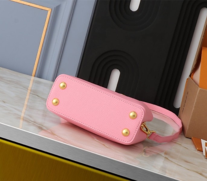 L0vis Vvtt0n Capucines Mini Capucines Handbag In Pink