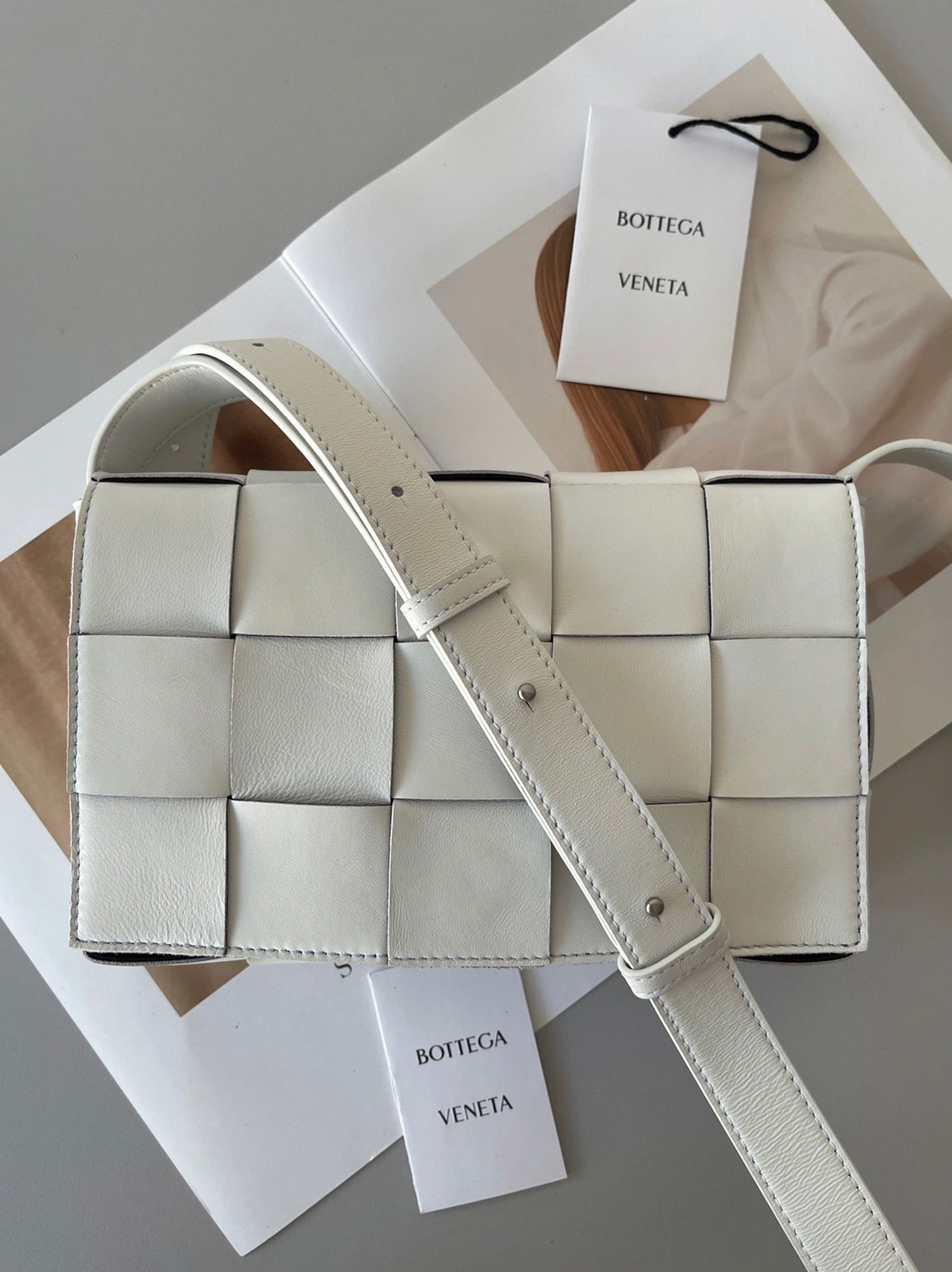 Top Quality Replica B0tt*ga Ven*ta Cassett Bag In White