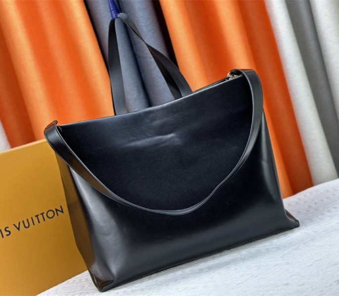 L0vis Vvtt0n Other Leathers Shopper MM Tote In Black