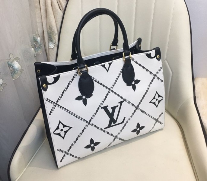 L0vis Vvtt0n Spring 2022 Monogram Empreinte Onthego MM Tote In Cream